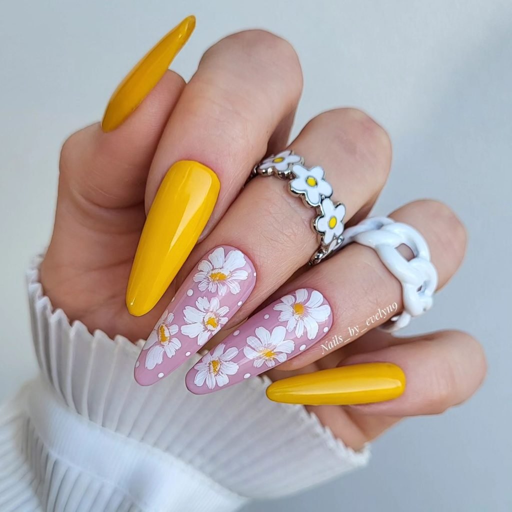 00016 Yellow Flower Nails