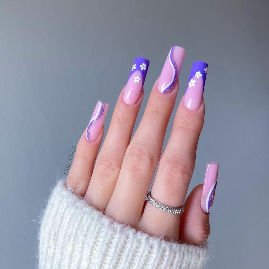 00017 French nails with flowers 2