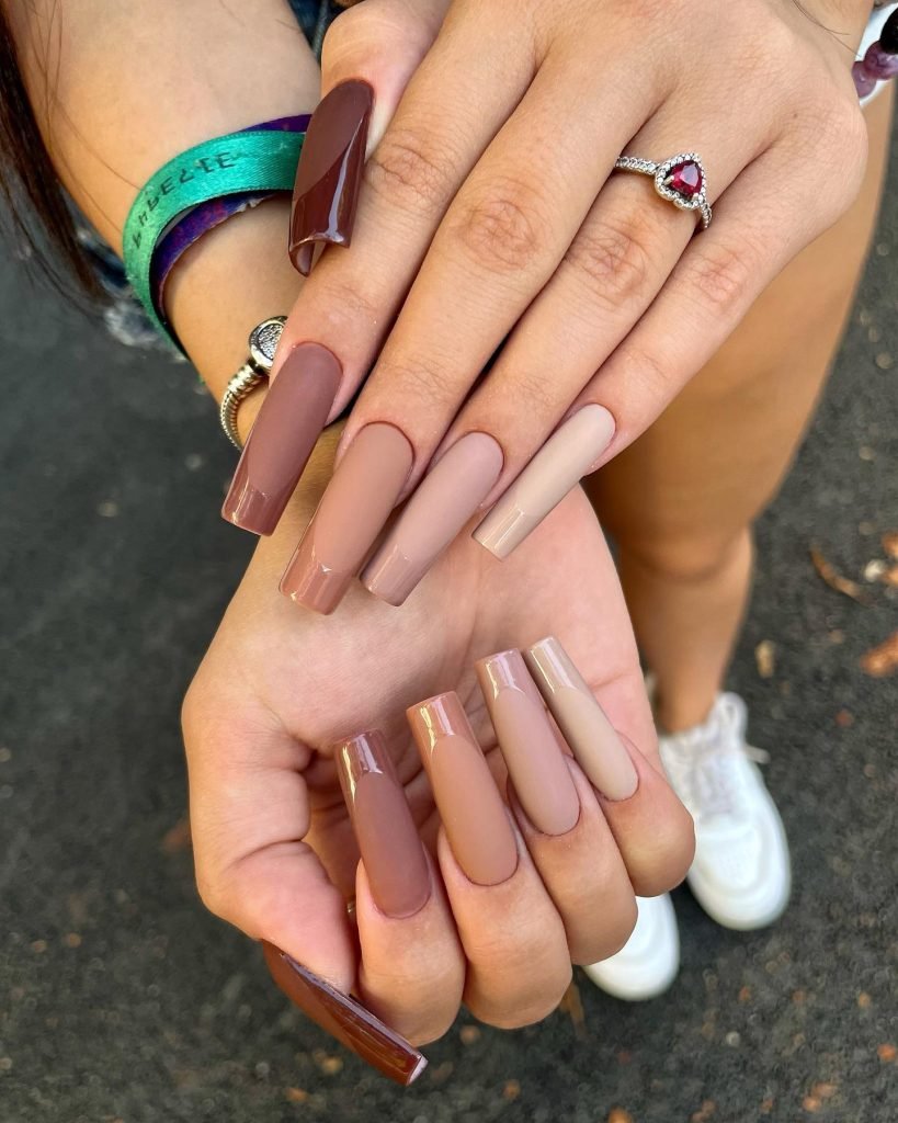00017 Matte Brown Nails