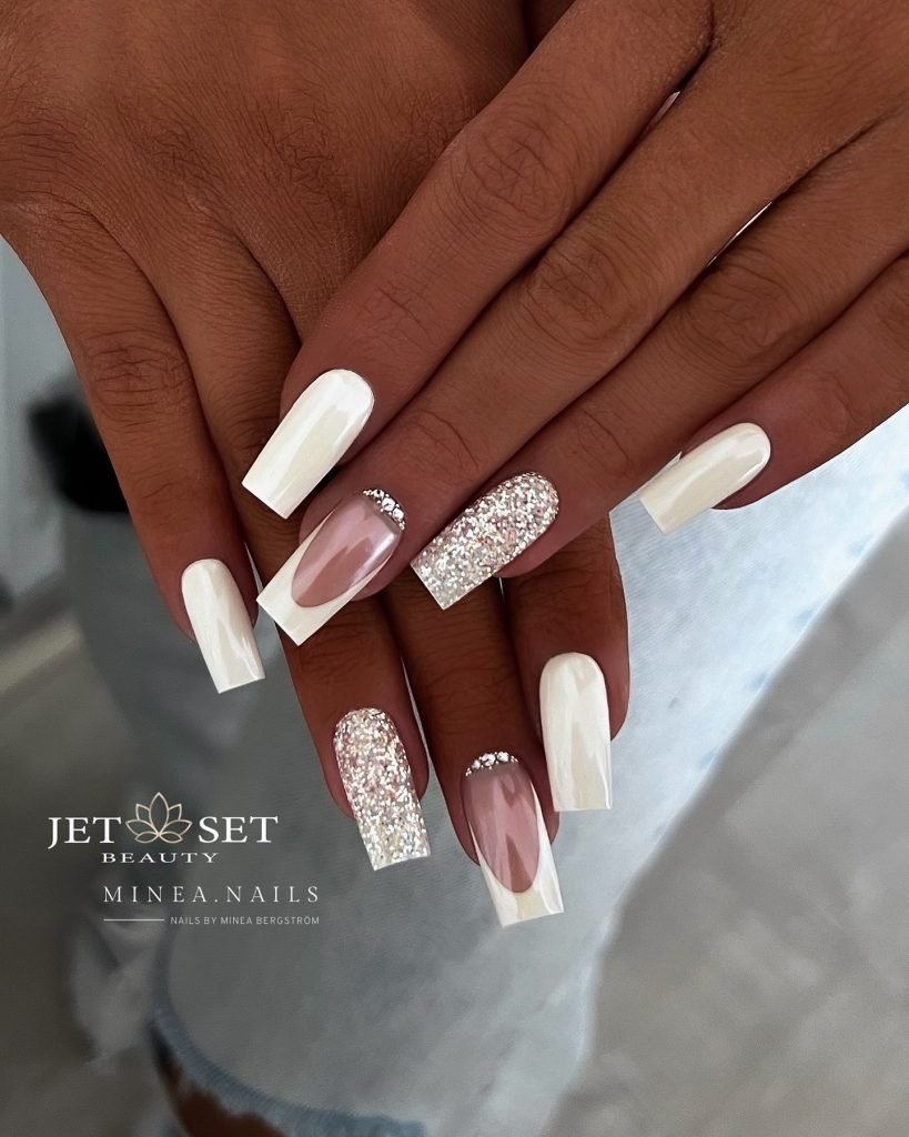 00017 Nails for black dress