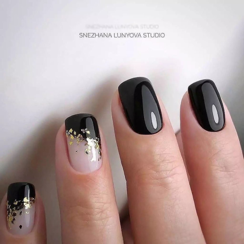00017 Short Black Nails