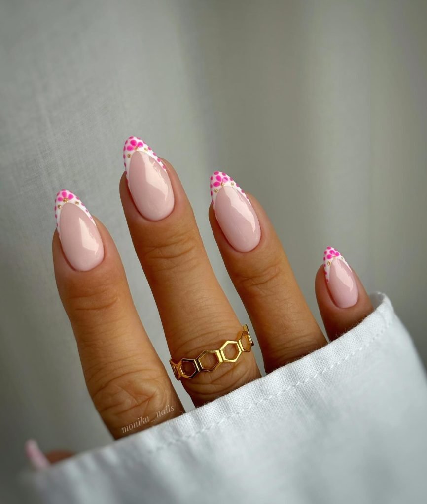 00018 French nails with flowers 2