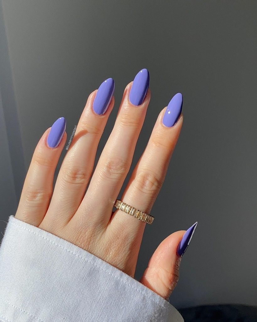 00018 Nails for black dress