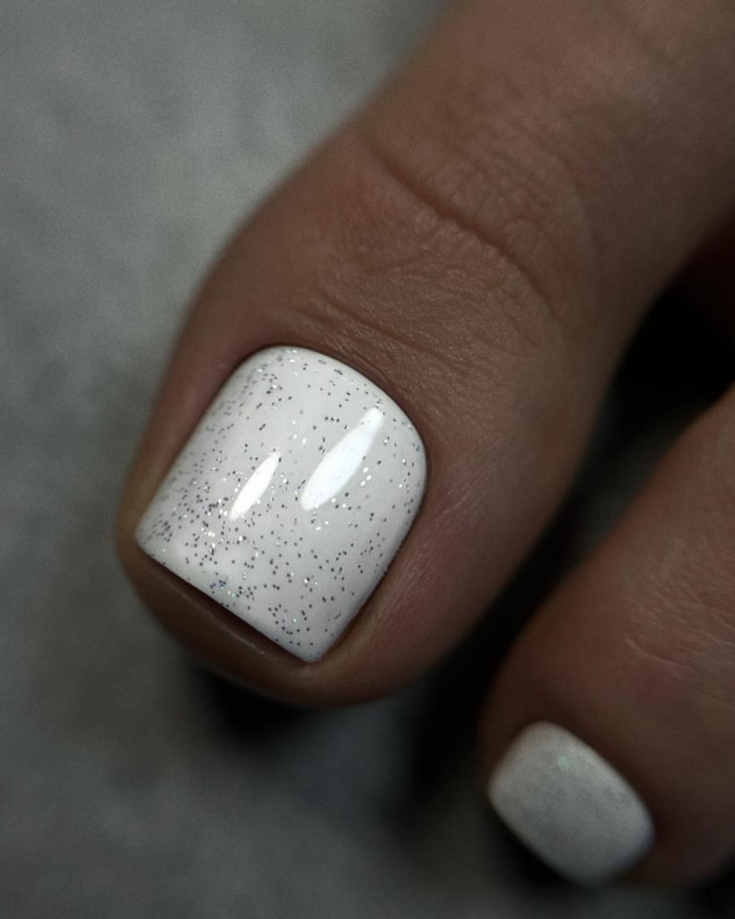 00018 White Pedicure designs