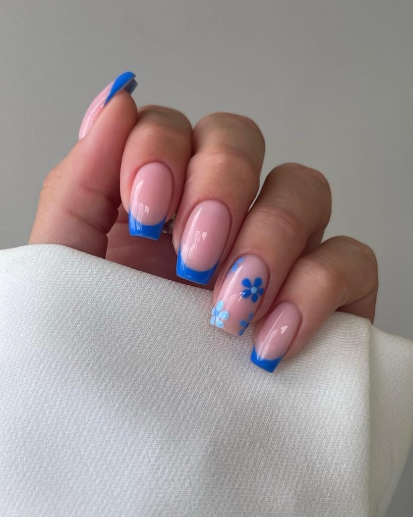 1 00006 French nails with flowers 2