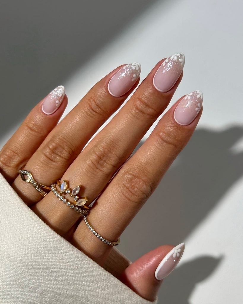 1 00012 French nails with flowers 2