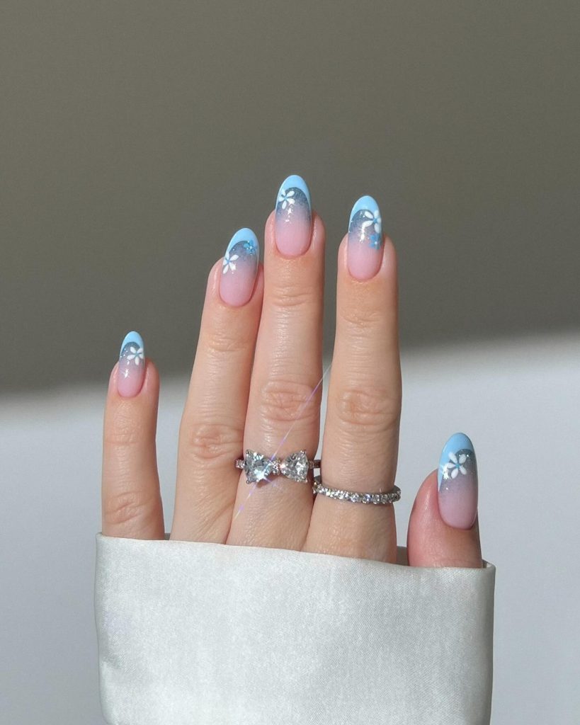 00001 Almond Blue Nails