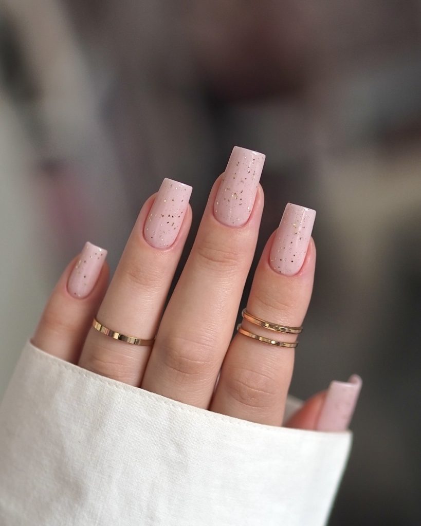 00006 Pale Pink Nails
