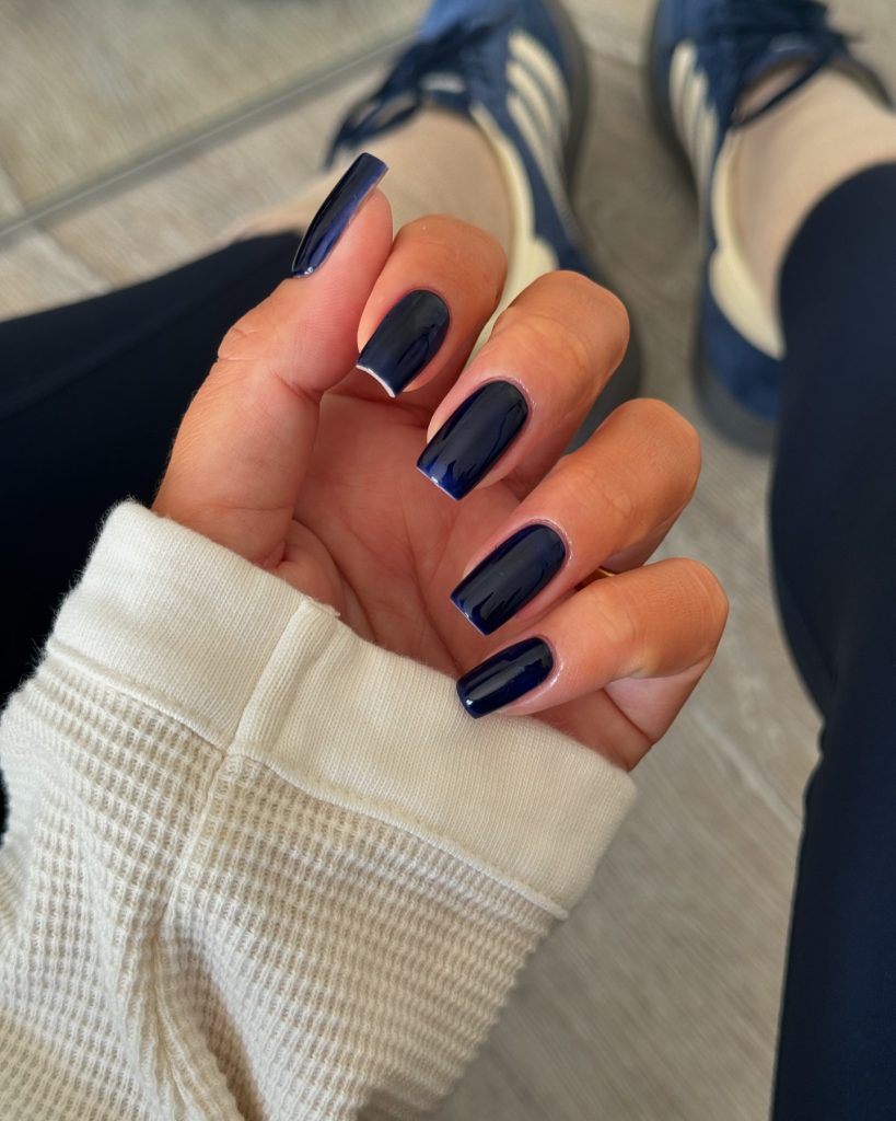 00008 Blue Winter Nails