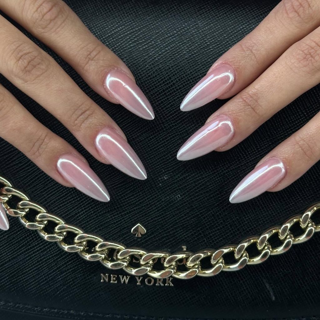 00009 Milky Chorme Nails