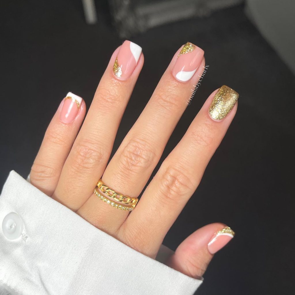 00010 White and Gold Nails
