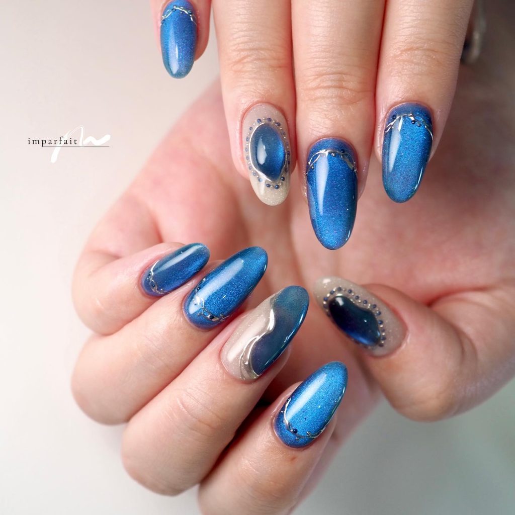 00011 Almond Blue Nails