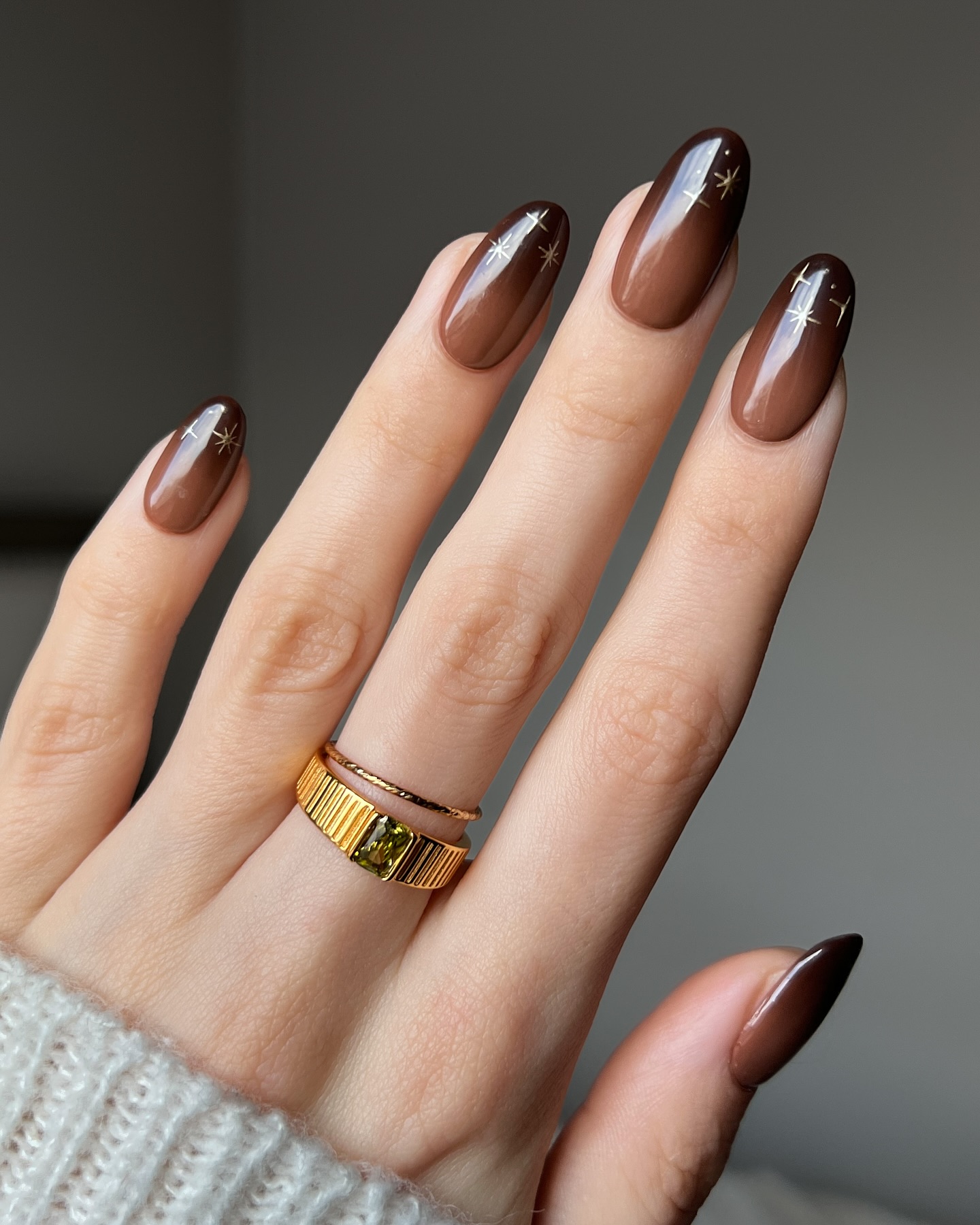00011 Milky Chorme Nails