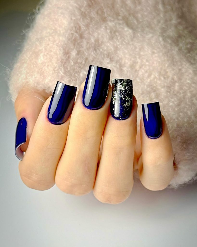 00012 Blue Winter Nails