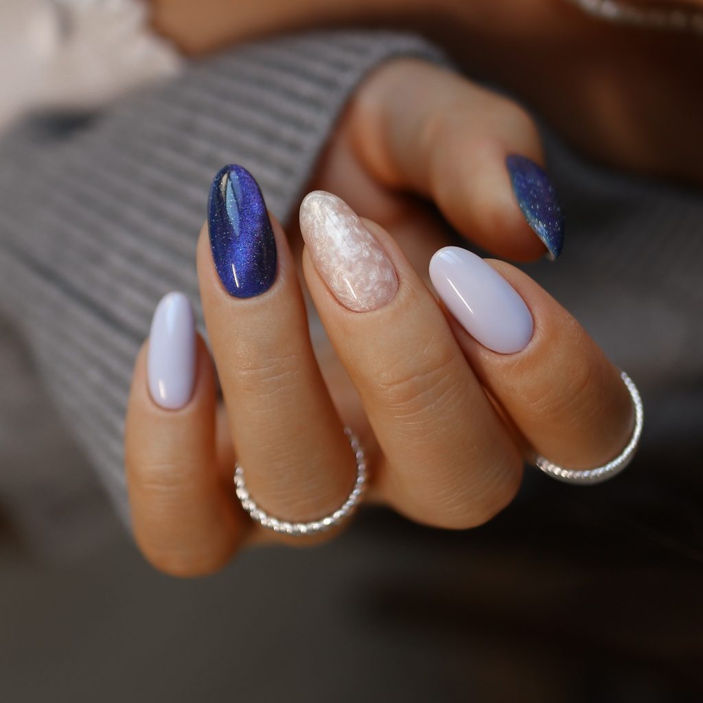 00014 Blue Winter Nails