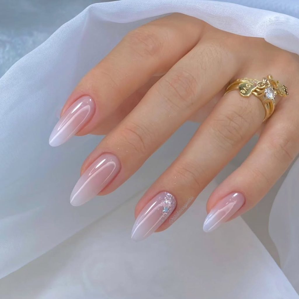 00015 Milky Chorme Nails