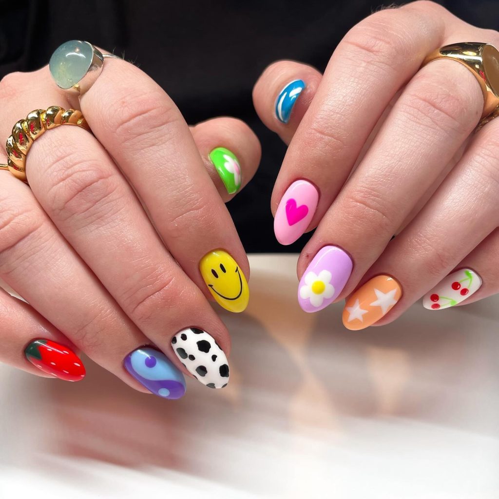 01 Short Maximalist Nails