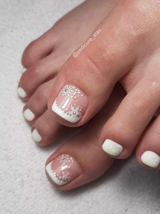 15 Stylish Winter Toe Nail Ideas for 2023-2024