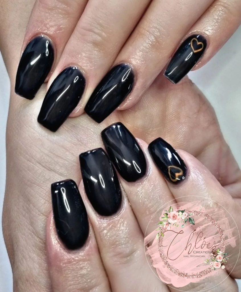 Elegant noir with a heart black nail
