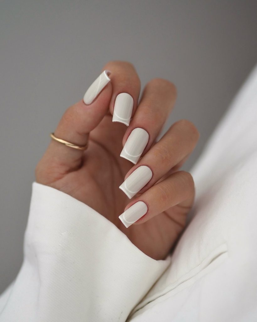 00003 Simple White Nails