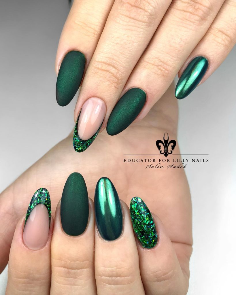 00008 Matte Green Nails