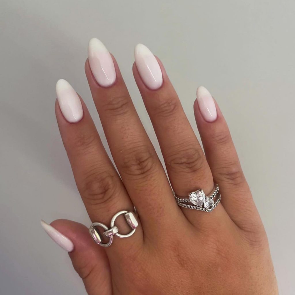 00010 Simple White Nails