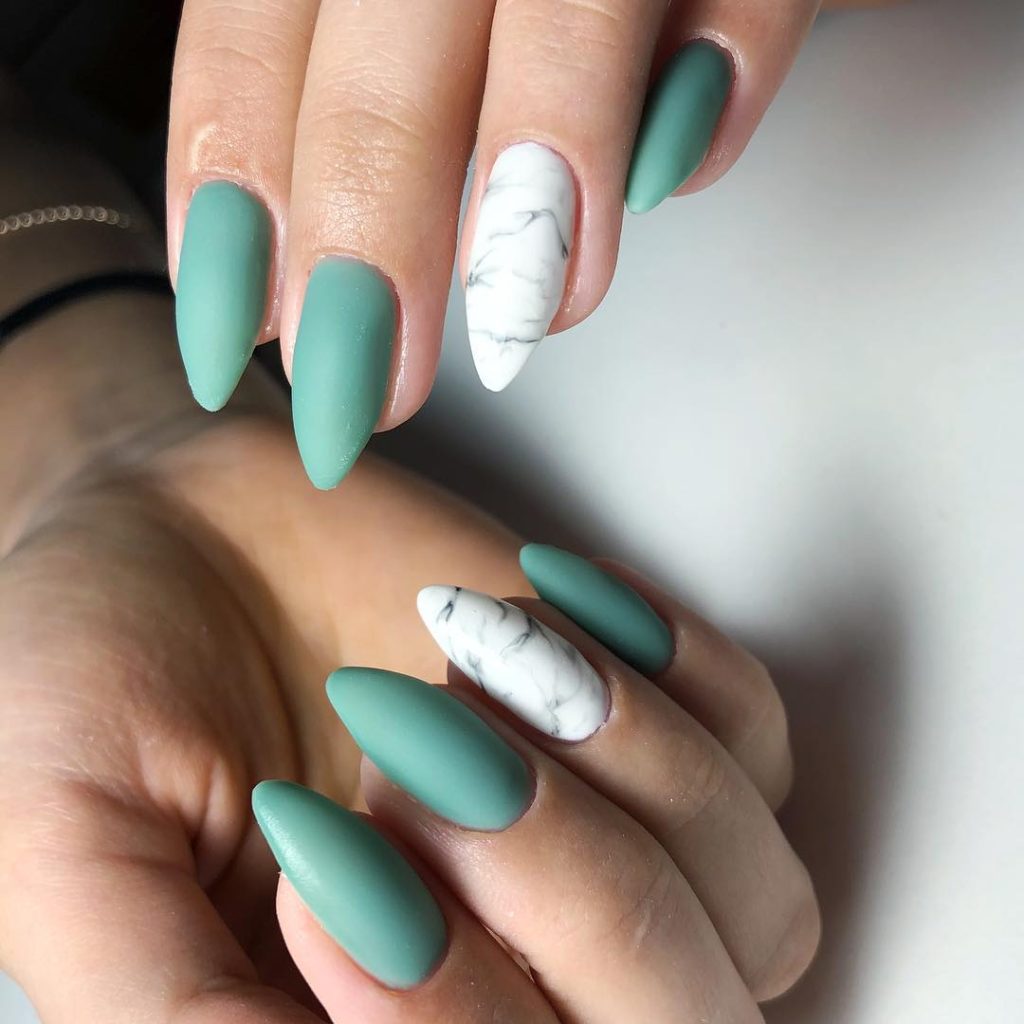 00014 Matte Green Nails
