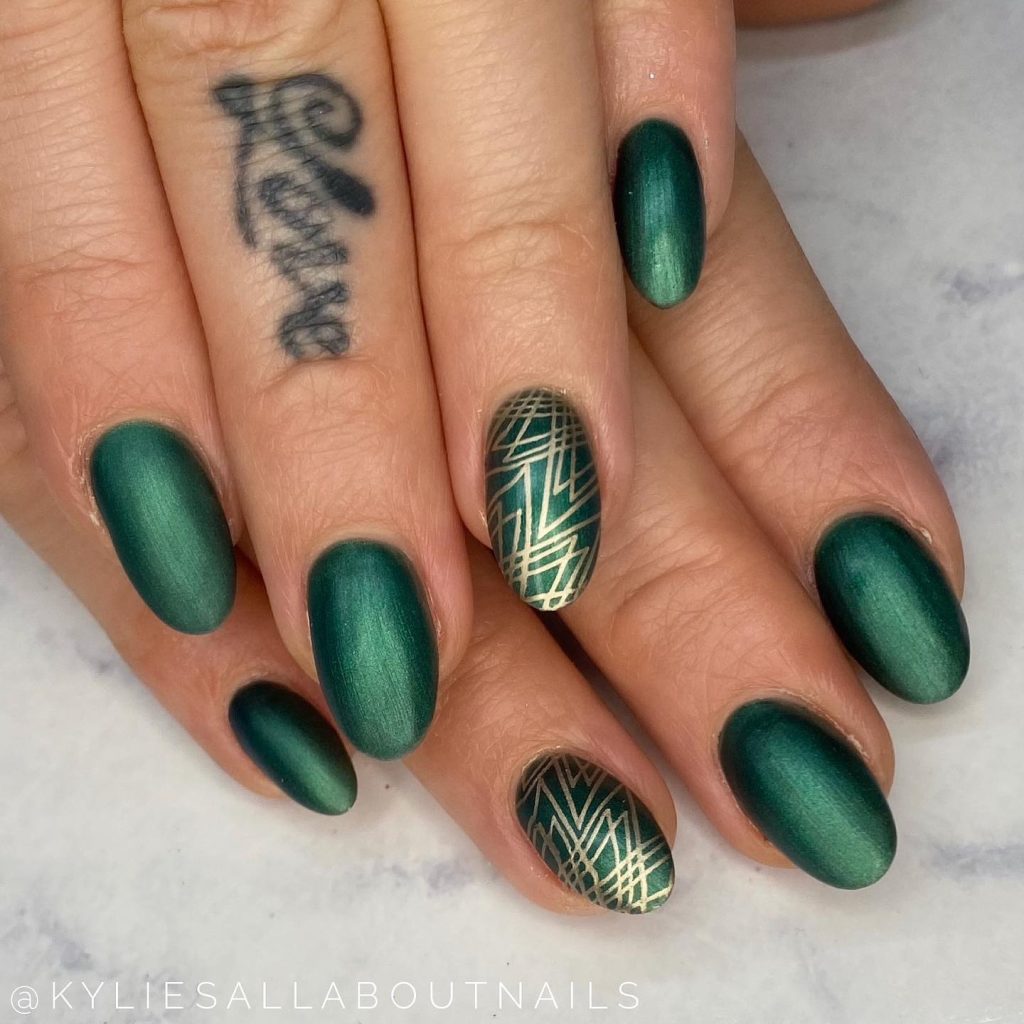00017 Matte Green Nails